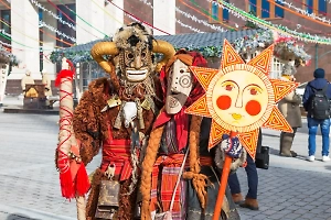 Гуляния, казаки и блинный пир: В Китае вновь отметят Масленицу по-русски