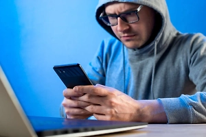 Россиян научили бороться с крадущим деньги вирусом SpyNote