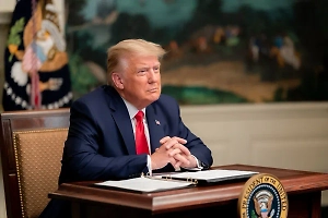 Трамп раскритиковал Байдена за раздачу американских средств на помощь Украине