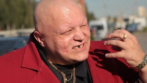 Я Сердючку давно знаю. Общался с ним на корпоративах, когда был ещё в группе «Ленинград». Я думаю, что Данилко очень хитрый и по-любому отмажется от службы в рядах ВСУ. Конечно, он никуда не пойдёт. Скорее всего, закосит под дурачка и уедет на время в дурку какую-нибудь — психологическую или наркологическую клинику в Европе. Скажет, мол, лечить наркоманию, алкоголизм или, как модно сейчас, депрессию.