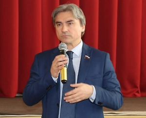 Вот такие граждане, на мой взгляд, действительно заслуживают возможности прощения через различные механизмы. Это не обязательно только восстановление храмов. Это может быть трудовая повинность, трудовые лагеря, которые включают в себя разные функции: строительство дорог, инфраструктуры. Сейчас, например, в Курской области сложная ситуация.