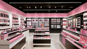 Россиян предупредили о риске подхватить страшную заразу от пробников косметики