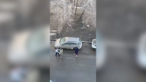 В Саратове произошёл конфликт со стрельбой на дороге, в ход шли бутылки и камни