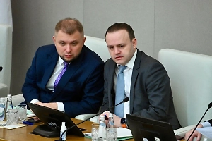 Лучше немецких BMW: В Госдуме в восторге от новых депутатских Aurus