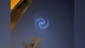 Свечение в небе в виде галактики сняли в России, Германии и Польше