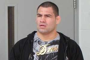 Экс-чемпион UFC загремел за решётку из-за педофила, который домогался его маленького сына