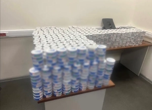 В аэропорту Шереметьево задержали иностранцев со 119 кг снюса