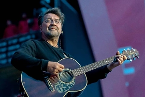 Лидера группы «ДДТ» призвали признать иноагентом после слов о «раболепии» России 