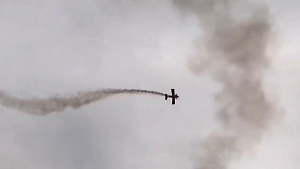 На авиашоу в Австралии разбился самолёт, пилот в тяжёлом состоянии