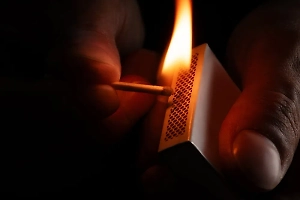 В Подмосковье двое подростков подожгли квартиру депутата и угрожали облить её кислотой