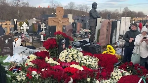 Бедроса Киркорова похоронили рядом с Юдашкиным на Троекуровском кладбище в Москве