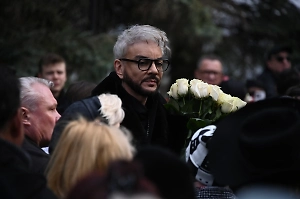 «Прощай, папа»: Life.ru публикует трогательную речь Филиппа Киркорова у гроба отца