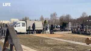 Life.ru публикует фото с Троекуровского кладбища, где пройдёт прощание с Бедросом Киркоровым