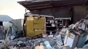 Взрыв разрушил половину магазина под Челябинском, продавщица ранена