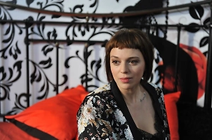 Звезда сериала «Не родись красивой» избавилась от металлических спиц в руке