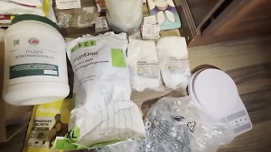 ФСБ показала видео с арсеналом готовившего теракты в синагоге и московском метро