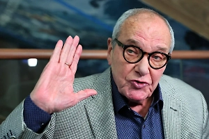 К Эммануилу Виторгану приехали врачи после жалоб на боли в сердце