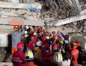 Двое суток под завалами: В Мьянме сотрудники МЧС спасли выжившую после землетрясения