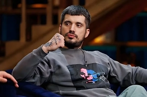 «Лес капельниц»: Врач объяснил, зачем к Паше Технику подключено так много аппаратов