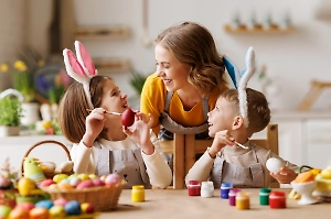 Чем красить яйца на Пасху 2025: топ-10 креативных и простых идей
