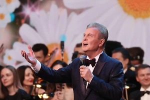 Врач назвал симптомы редкой болезни, с которой борется Лев Лещенко