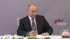 Путин не сдержал эмоций во время рассказа матери о подвиге погибшего на СВО сына