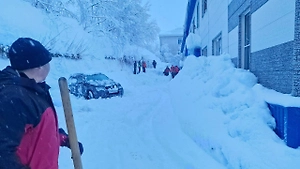 Откапывал машину: В Петропавловске-Камчатском под снежным завалом нашли тело мужчины