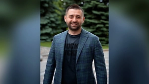 Обыски проходят у лидеров двух парламентских фракций — Арахамии и Тимошенко