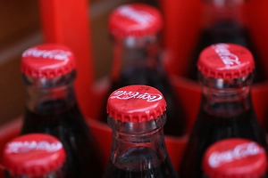 Компания Coca-Cola продлила права на фирменную бутылку в России