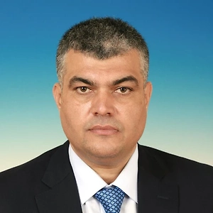 Это обязательное условие для дальнейших жалоб. В документе следует чётко описать проблему, указать адрес, ваши данные и требование устранить нарушения в разумный срок. По закону «О защите прав потребителей» на ответ даётся до 10 рабочих дней. Если в установленный срок ответа не поступило или проблема не решена, нужно переходить к следующим шагам.