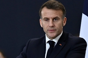 Администрация Макрона объяснила его «подбитый» глаз