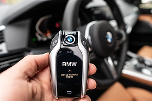 По России прокатилась массовая волна удалённой блокировки Porsche и BMW