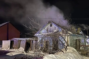 Двое мужчин погибли при пожаре в Омской области во время ремонта дома