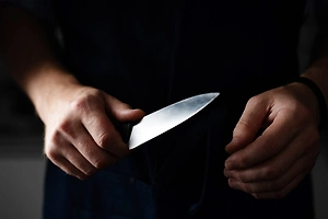 Молодой петербуржец получил ножевое ранение в шею во время драки в подъезде