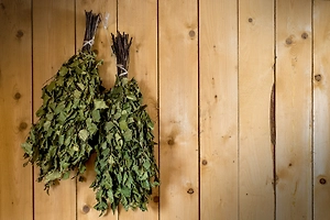 Традиция с пенкой: Life.ru выяснил, сколько россиян выбирает пиво после бани