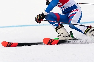 FIS больше не будет присуждать нейтральный статус спортсменам из России