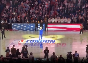 «Оставьте Гренландию в покое!» Тысячи британцев освистали США во время гимна на матче НБА