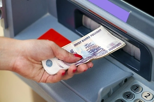 С начала года банки ограничили доступ к миллионам карт и счетов физлиц