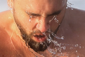 Священник раскрыл сакральный смысл купания в проруби на Крещение для бойцов СВО