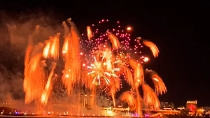 Салют на границе России и Китая осветил Амур в новогоднюю ночь