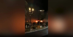 Причиной гибели 40 человек на горнолыжке в Швейцарии могли стать бенгальские огни
