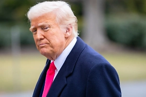 «Помощь уже в пути»: Трамп призвал протестующих в Иране выходить на улицы и захватывать госучреждения