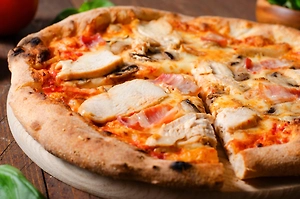 Подсчитано, сколько килограммов вы наберёте за год из-за пиццы на офисных днях рождения