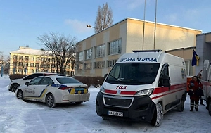 Школьник с ножом напал на учительницу и одноклассника в Киеве