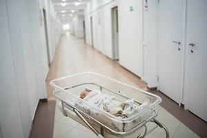 Болели, но не выходили на работу: На суде вскрылись детали о персонале «роддома смерти»