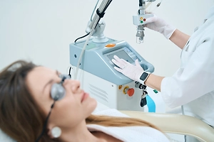 Россиянка получила отёк гортани и жуткие ожоги после процедуры у косметолога
