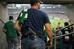 Болельщик пронёс пистолет внутри себя на игру «Балтики» в РПЛ