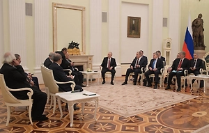 Переговорщики США надели «умные» кольца на встречу с Путиным в Кремле