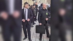 «‎Достаточно ли охраняют Солнце?!» Шария навело на вопрос видео Зеленского с 10 телохранителями