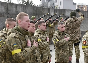Бойцы «Азова»* во главе с темнокожим командиром сдались в плен под Димитровом